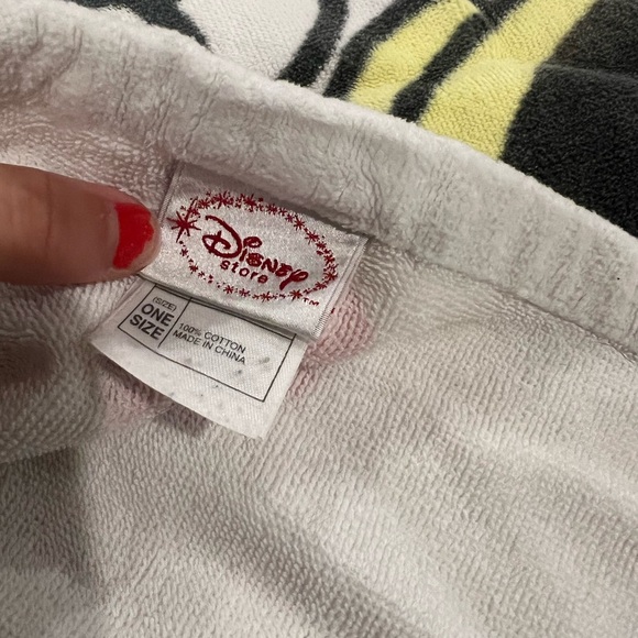 Vintage Disney Store Minnie Mouse Beach Towel - Picture 5 of 6